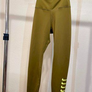 Brand New Nike Swoosh Run Dri-Fit Leggings
